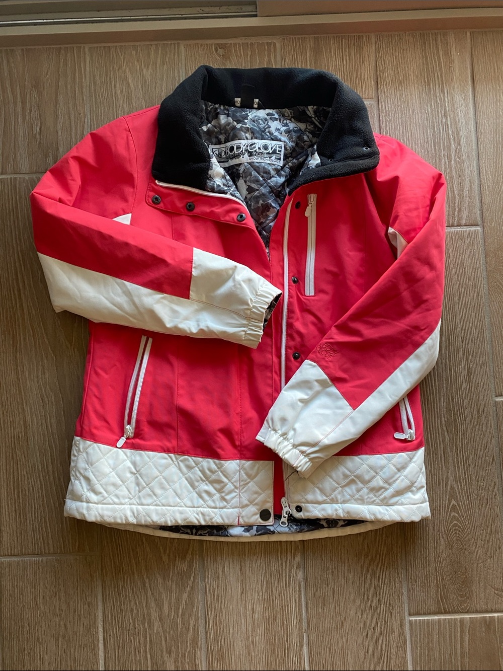 Obermeyer Red and White Men's Ski Jacket with Black Collar